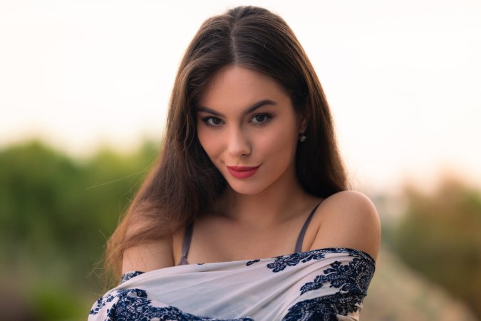 Liz Ocean in blue floral robe posing solo on balcony lounge chair with red lips and lace lingerie — Liz Ocean #4